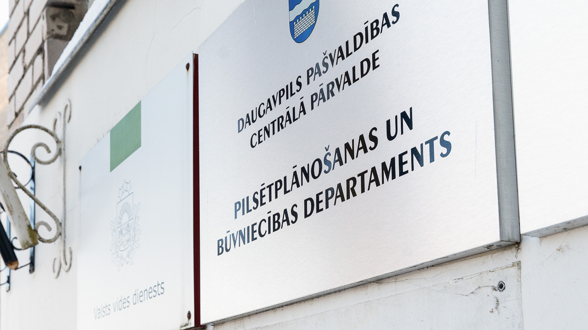 Daugavpils pašvaldība turpina vērtēt korupcijas riskus un pieņemto lēmumu tiesiskumu Pilsētplānošanas un būvniecības departamenta amatpersonu rīcībā